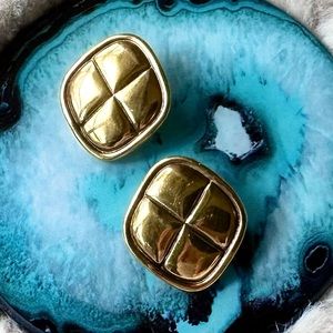 Vintage Chanel Matelassé / Quilted Gold Plated Clip On Earrings